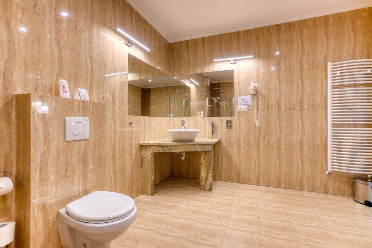 Hotel & Spa Bialy Dom Przyszowice Ngoại thất bức ảnh